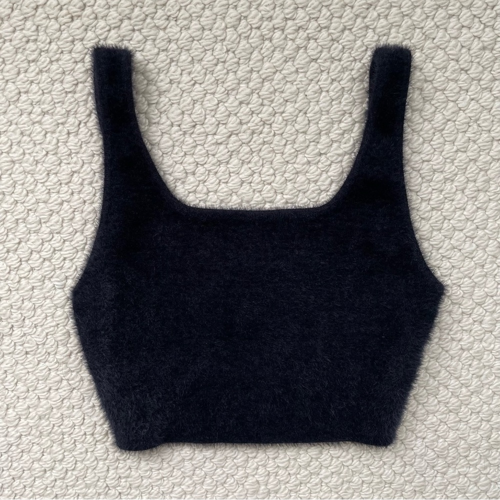 Aritzia Babaton black fuzzy cropped top